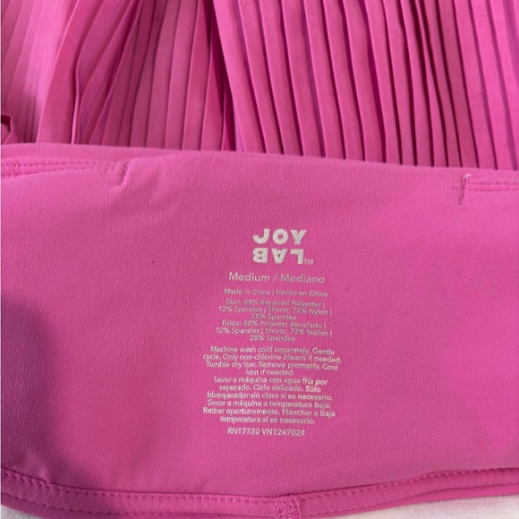 Joy lab size medium pink pleated Scort with built in shorts - Picture 2 of 7